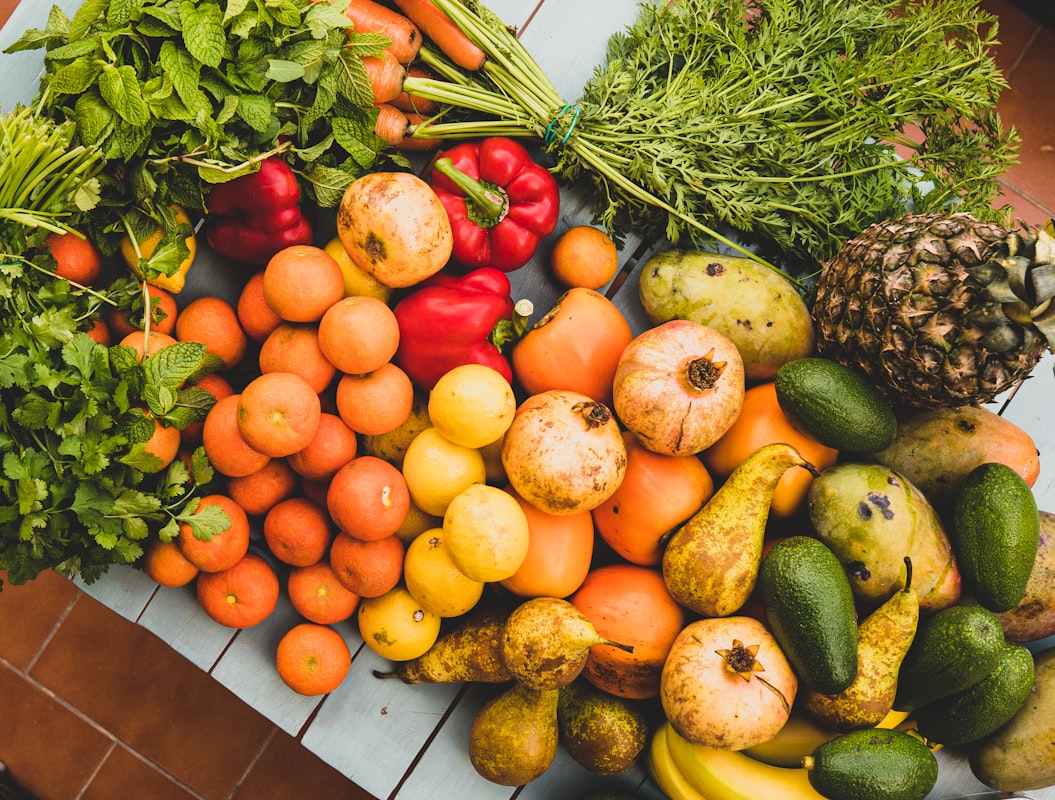 Insalata colorata con verdure di stagione